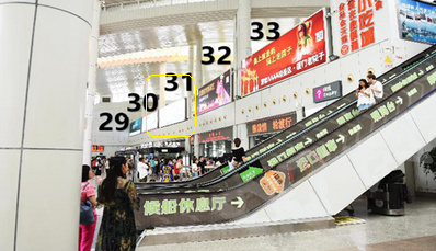 廈門郵輪中心售票區(qū)上方右側(cè)墻面燈箱廣告