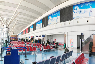 拉薩機場安檢后高空燈箱廣告 拉薩機場安檢后高空燈箱廣告