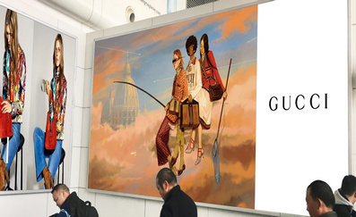 拉薩機場到達(dá)樓梯口燈箱廣告