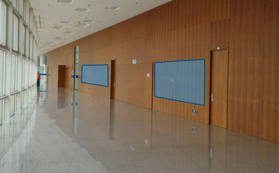 陽(yáng)光長(zhǎng)廊墻壁貼廣告