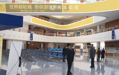 大廈內(nèi)一號(hào)門(mén)側(cè)大理石橫幅廣告