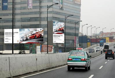 廣州機(jī)場(chǎng)高速三元里收費(fèi)站旁龍頭市場(chǎng)大樓 廣州機(jī)場(chǎng)高速三元里收費(fèi)站旁龍頭市場(chǎng)大樓