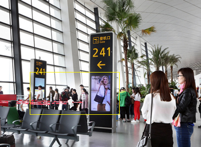 三層國內(nèi)國際候機區(qū)登機口超薄燈箱廣告