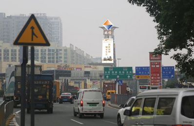 龍華梅林關(guān)標志塔墻體廣告