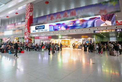 長(zhǎng)春站候車大廳檢票口燈箱廣告 長(zhǎng)春站候車大廳檢票口燈箱廣告