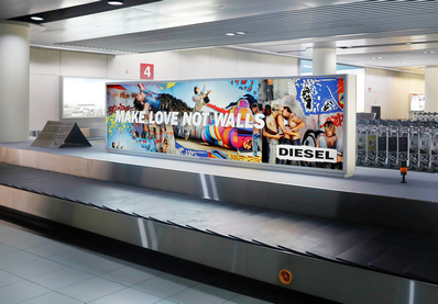 澳門機(jī)場(chǎng)行李帶站立式燈箱廣告