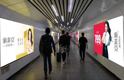 廣州火車東站廣深進(jìn)站通道墻體燈箱廣告 廣州火車東站廣深進(jìn)站通道墻體燈箱廣告