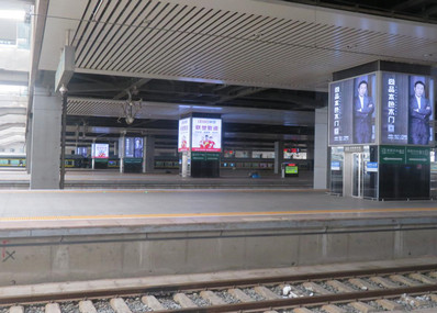 長(zhǎng)春站站臺(tái)層電梯井燈箱廣告 長(zhǎng)春站站臺(tái)層電梯井燈箱廣告