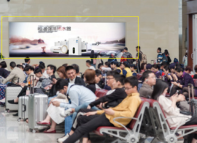 鄭州東站出發(fā)層北進站口墻面燈箱廣告 鄭州東站出發(fā)層北進站口墻面燈箱廣告