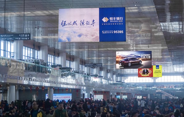 高鐵站懸掛燈箱廣告