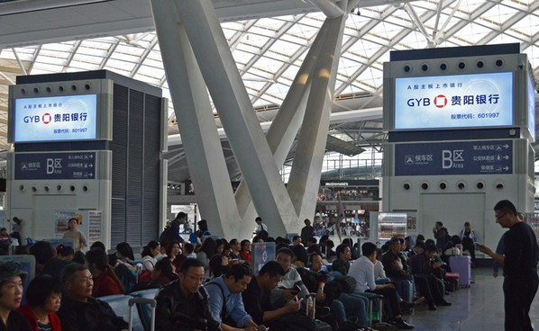 高鐵站風亭燈箱廣告