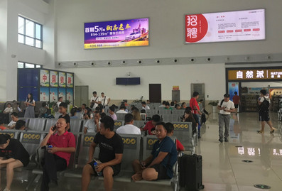 云浮東站候車廳墻面燈箱廣告 云浮東站候車廳墻面燈箱廣告