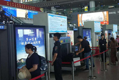 海口東站安檢口滾動燈箱廣告