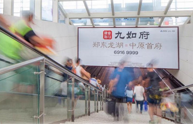 鄭州東站進站門楣燈箱廣告 鄭州東站進站門楣燈箱廣告