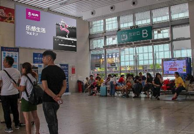 古鎮(zhèn)站售票廳近A、B進(jìn)出站口燈箱廣告