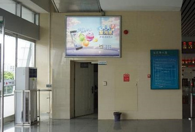 南朗站A、B進(jìn)出站口旁燈箱廣告