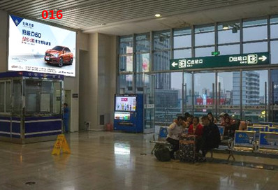 南頭站C、D、A、B進(jìn)出站口旁燈箱廣告