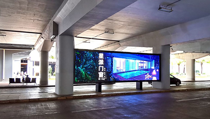 ?？跈C(jī)場到達(dá)區(qū)電子屏廣告1