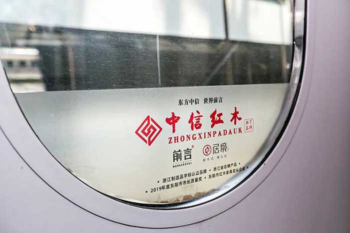 高鐵列車(chē)玻璃門(mén)貼廣告