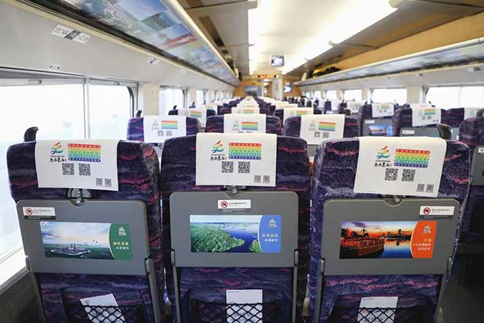 福田列車小桌板、頭枕巾廣告