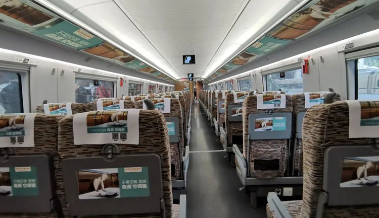 森鷹高鐵列車小桌板、頭枕巾廣告