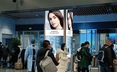 貴陽機場一層國內(nèi)到達行李提取大廳出口處包柱燈箱 貴陽機場一層國內(nèi)到達行李提取大廳出口處包柱燈箱