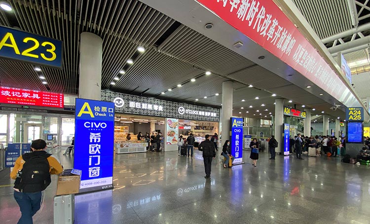 希歐門窗廣州高鐵站刷屏機廣告4