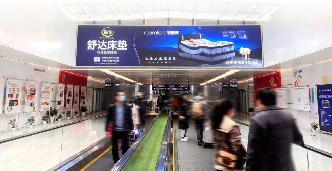 寧波機(jī)場(chǎng)GTC通廊頂部燈箱廣告投放，寧波櫟社機(jī)場(chǎng)大屏廣告