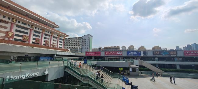 深圳羅湖口岸廣場(chǎng)大牌廣告投放，深圳站羅湖火車(chē)站廣告價(jià)格