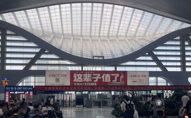 寧波站廣告候車(chē)大廳進(jìn)站口上方燈箱投放，寧波火車(chē)站廣告價(jià)格