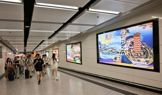 香港西九龍站通道墻面燈箱廣告投放，香港西九龍高鐵廣告價格