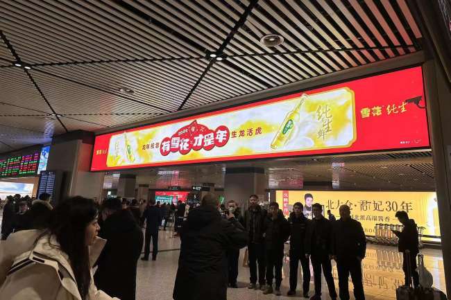 哈爾濱機(jī)場(chǎng)到達(dá)行李廳墻面燈箱廣告，哈爾濱太平機(jī)場(chǎng)廣告價(jià)格