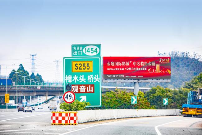 中小企業(yè)在年終沖業(yè)績階段如何正確選擇廣東高速路牌廣告？