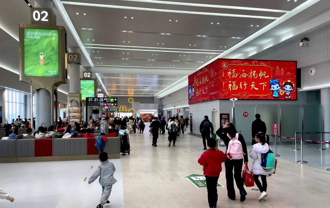 泉州晉江機(jī)場候機(jī)大廳三面LED大屏：高空視覺的多維觸達(dá)