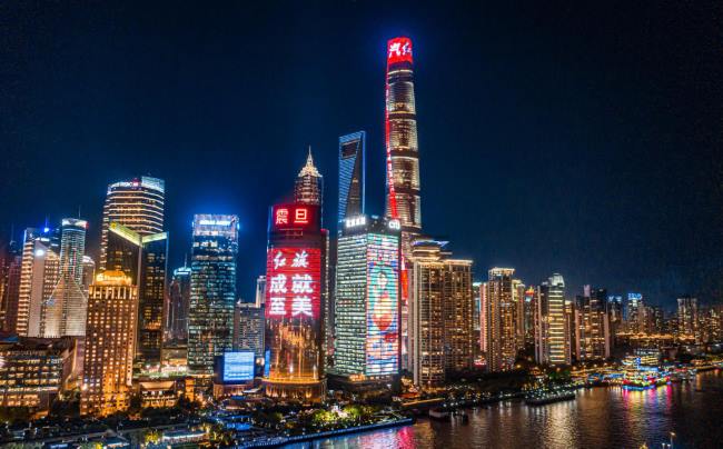 城市地標廣告的品牌推廣價值 ——從視覺傳播到文化共鳴的戰(zhàn)略升維 